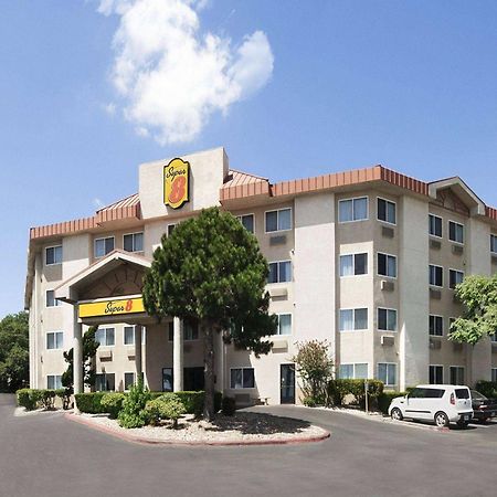 Super 8 By Wyndham Austin North/University Area Buitenkant foto