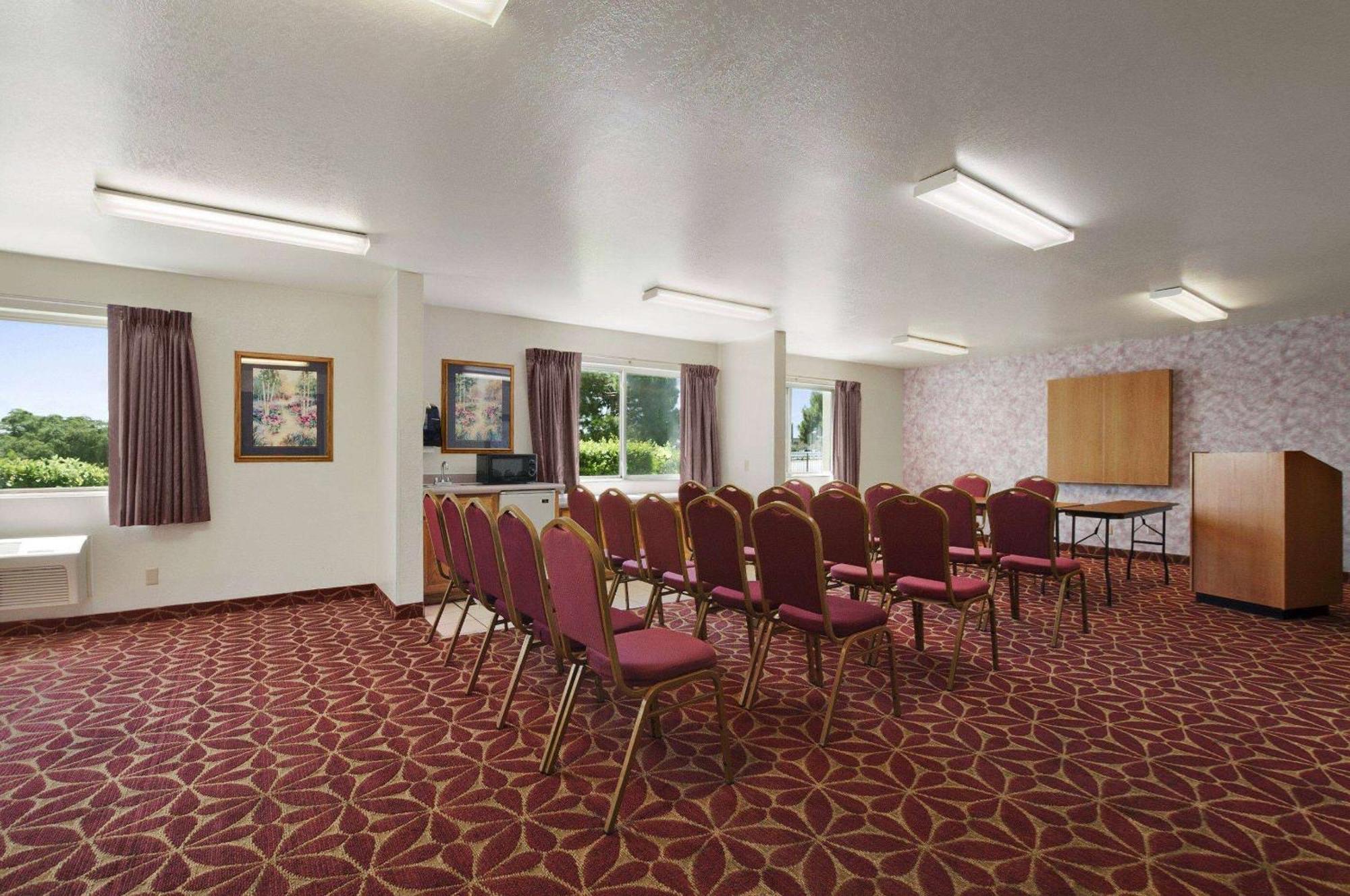 Super 8 By Wyndham Austin North/University Area Buitenkant foto