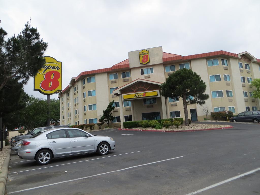Super 8 By Wyndham Austin North/University Area Buitenkant foto